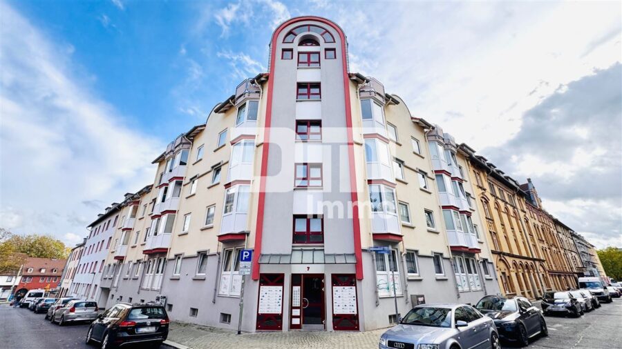 Kompaktes Apartment in gepflegter uninaher zentraler Wohnanlage mit Fahrstuhl und Kellerraum - Frontansicht Titel